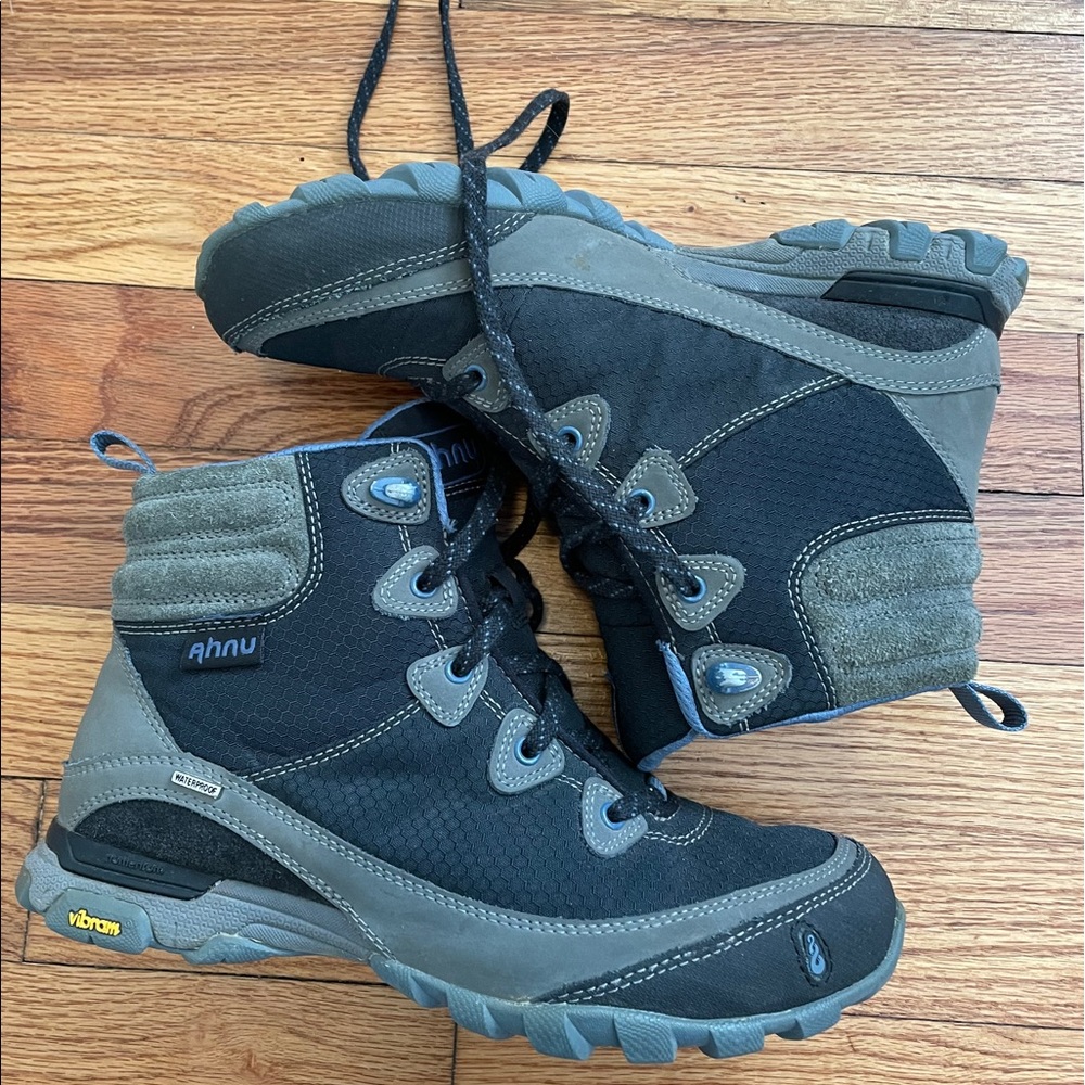 Ahnu Sugarpine Hiking Boots - Size 6.5